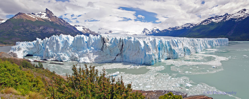 Moreno Glacier panorama 2.jpg